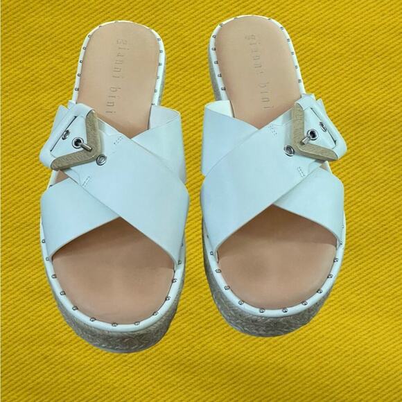 Gianni Bini White Sandals resort vacation preppy festival spring summer - Picture 2 of 14